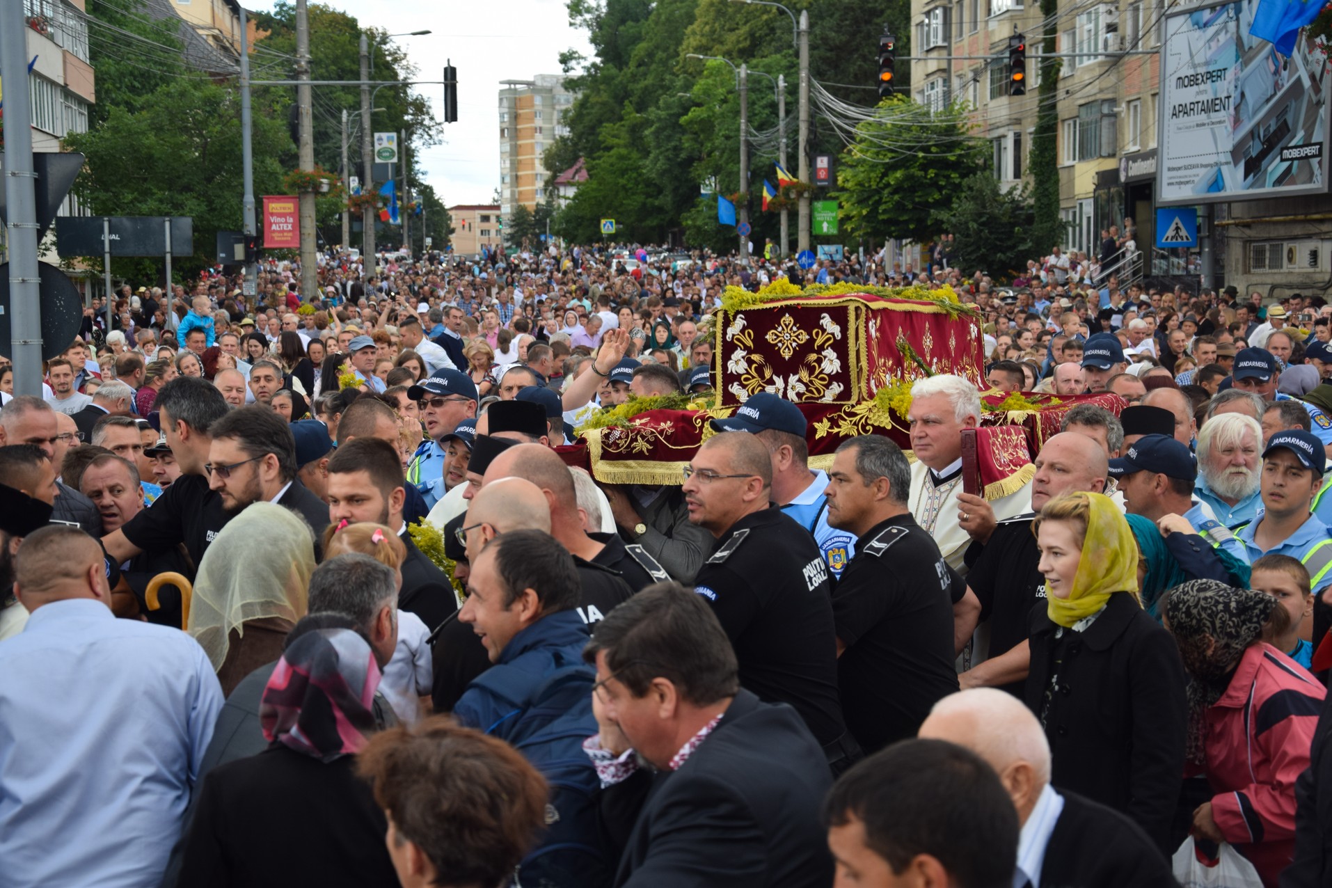 Hramul cel mare al Sucevei: „A-l iubi pe celălalt este o purtare de cruce continuă”
