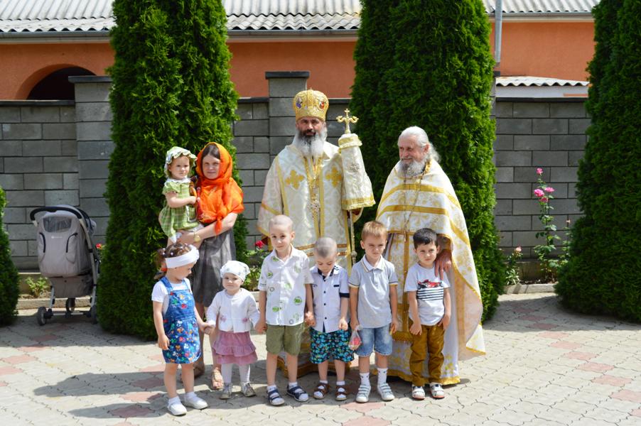 PS Antonie: „Sfinţii sunt creştinii care au adunat cer în sufletele lor”