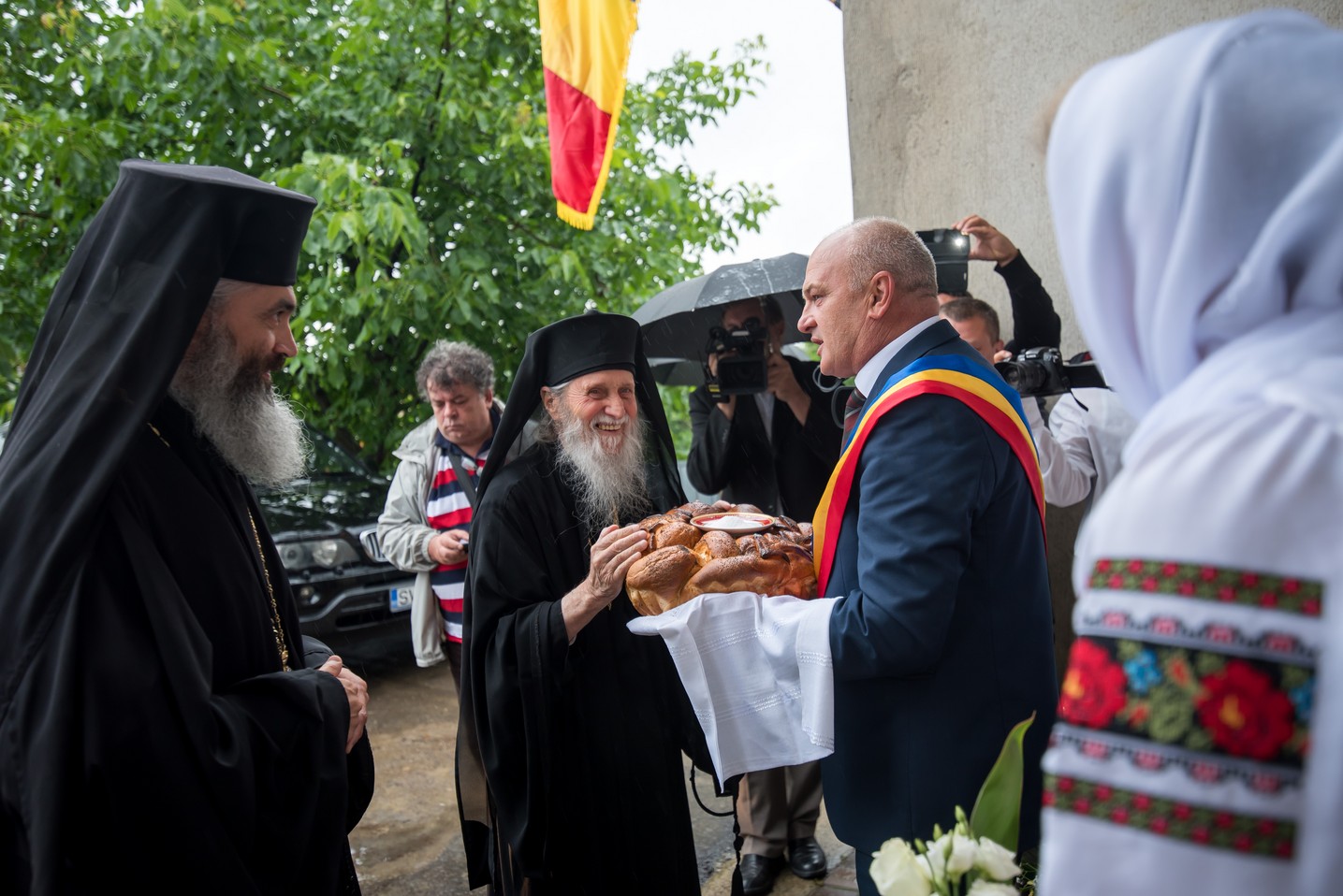 IPS Pimen, la sfințirea bisericii din Ipotești: „Să ne îngrijim de hrana pentru trup, dar nu îngrijorându-ne”