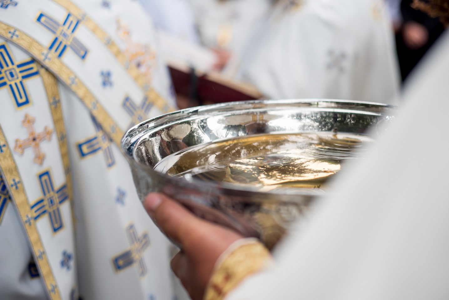 IPS Pimen, la sfințirea bisericii din Ipotești: „Să ne îngrijim de hrana pentru trup, dar nu îngrijorându-ne”