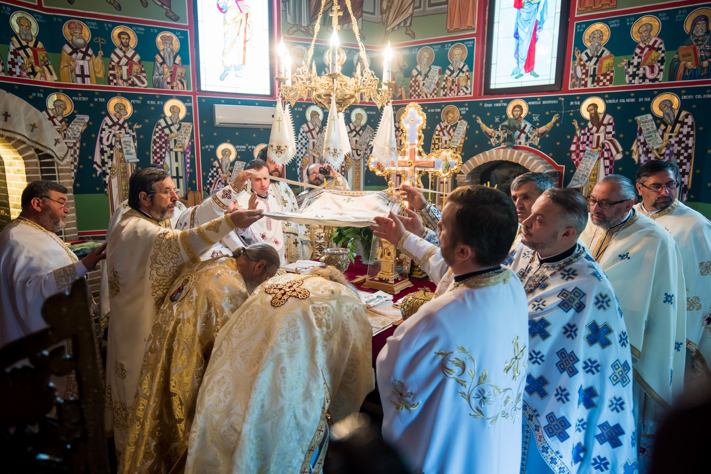 IPS Pimen, la sfințirea bisericii din Ipotești: „Să ne îngrijim de hrana pentru trup, dar nu îngrijorându-ne”