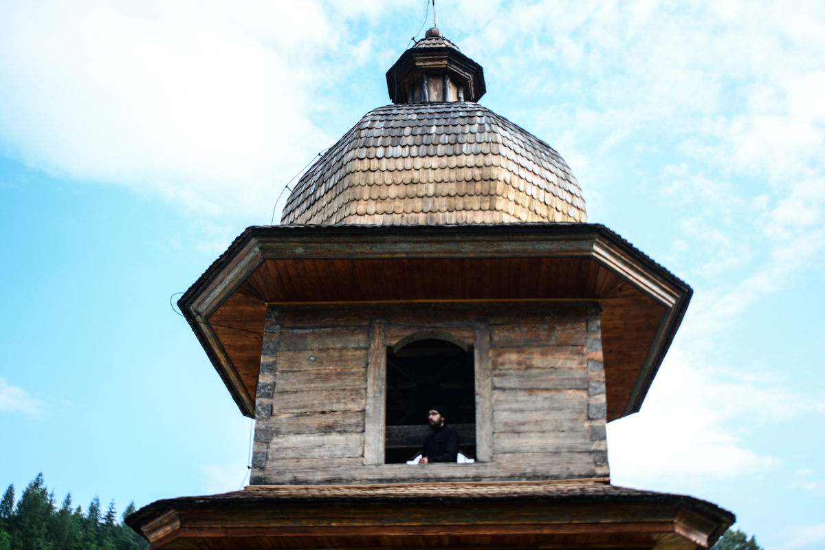 IPS Mitropolit Teofan, la Mănăstirea Tarcău: „Sfinții sunt cei care, prin taina smereniei lor, nu doresc să-l domine pe celălalt”