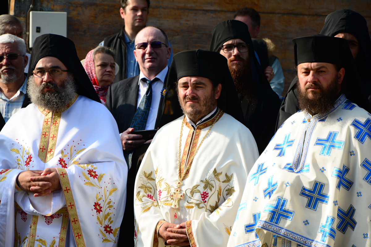 IPS Mitropolit Teofan, la Mănăstirea Tarcău: „Sfinții sunt cei care, prin taina smereniei lor, nu doresc să-l domine pe celălalt”