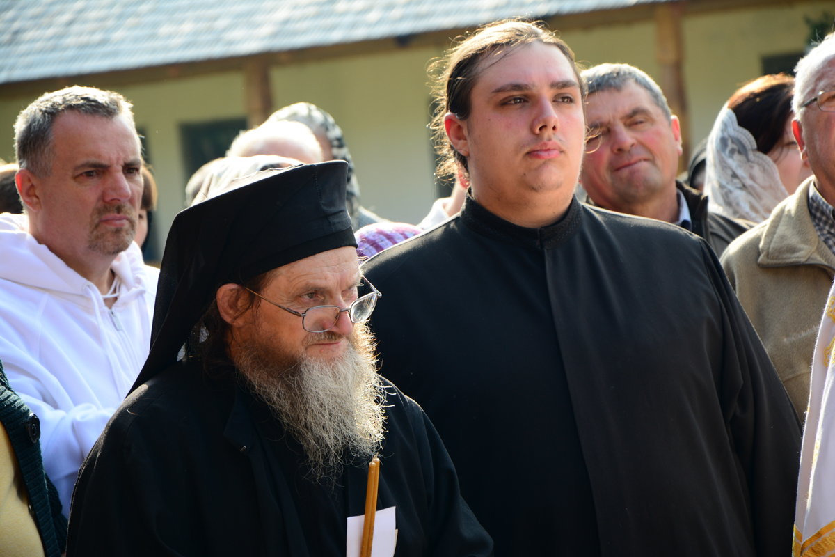 IPS Mitropolit Teofan, la Mănăstirea Tarcău: „Sfinții sunt cei care, prin taina smereniei lor, nu doresc să-l domine pe celălalt”
