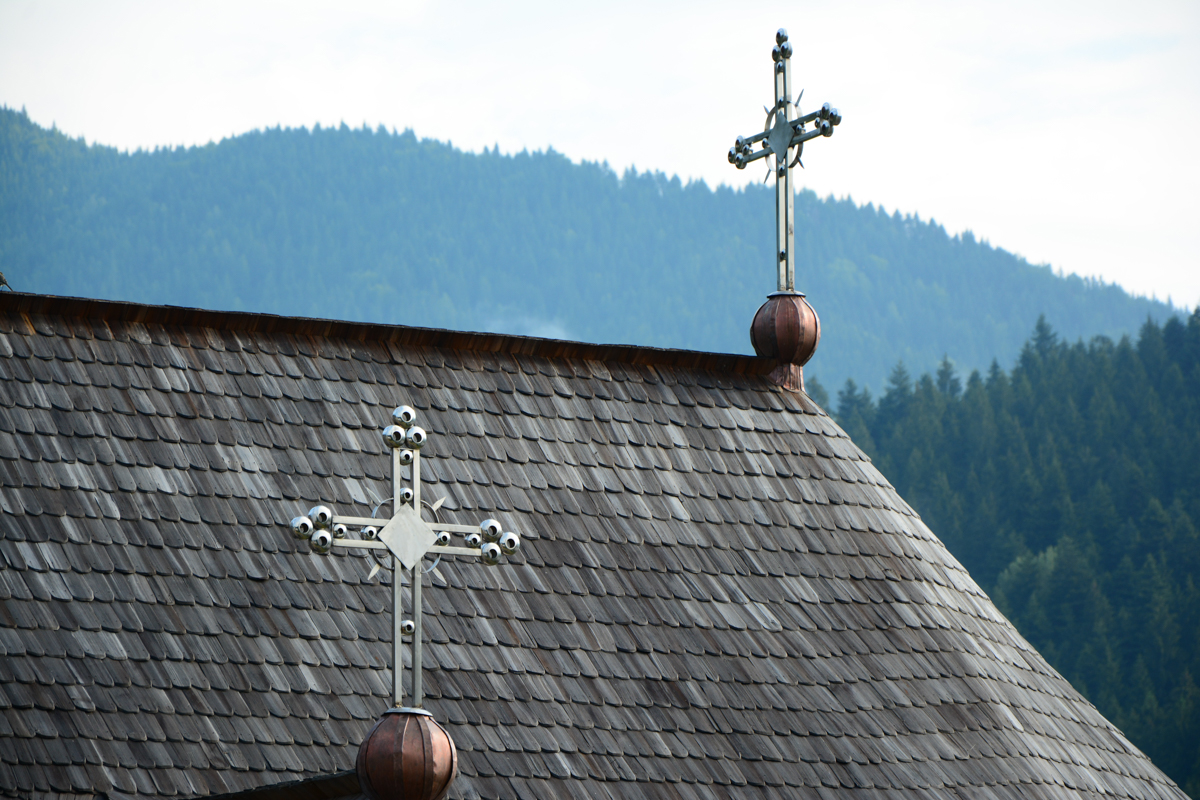 IPS Mitropolit Teofan, la Mănăstirea Tarcău: „Sfinții sunt cei care, prin taina smereniei lor, nu doresc să-l domine pe celălalt”