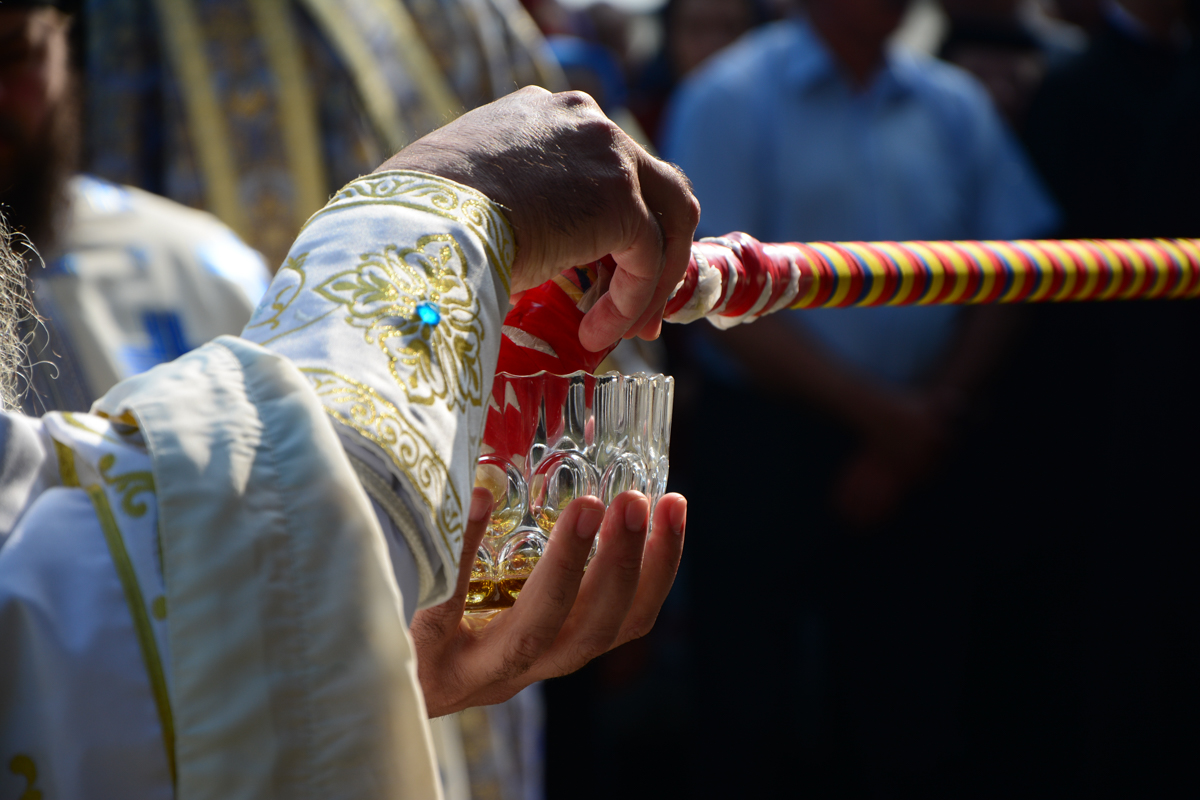 IPS Mitropolit Teofan, la Mănăstirea Tarcău: „Sfinții sunt cei care, prin taina smereniei lor, nu doresc să-l domine pe celălalt”