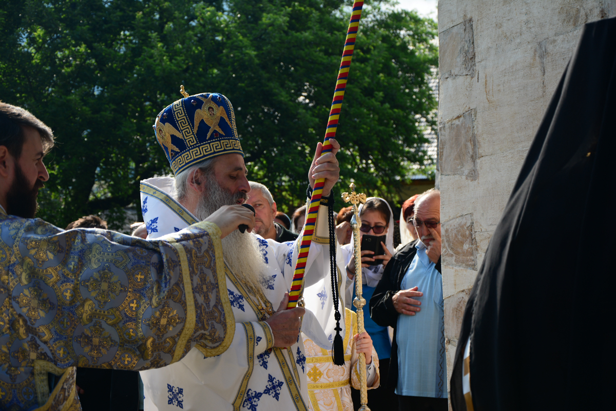 IPS Mitropolit Teofan, la Mănăstirea Tarcău: „Sfinții sunt cei care, prin taina smereniei lor, nu doresc să-l domine pe celălalt”