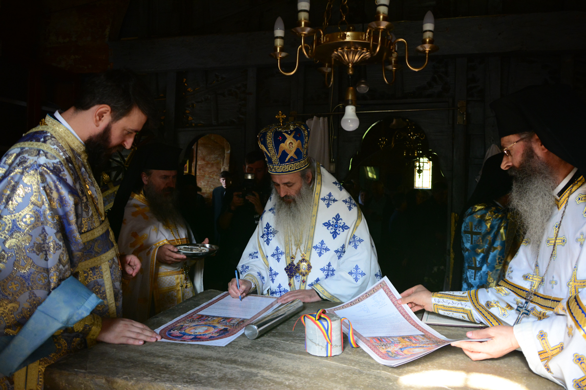 IPS Mitropolit Teofan, la Mănăstirea Tarcău: „Sfinții sunt cei care, prin taina smereniei lor, nu doresc să-l domine pe celălalt”