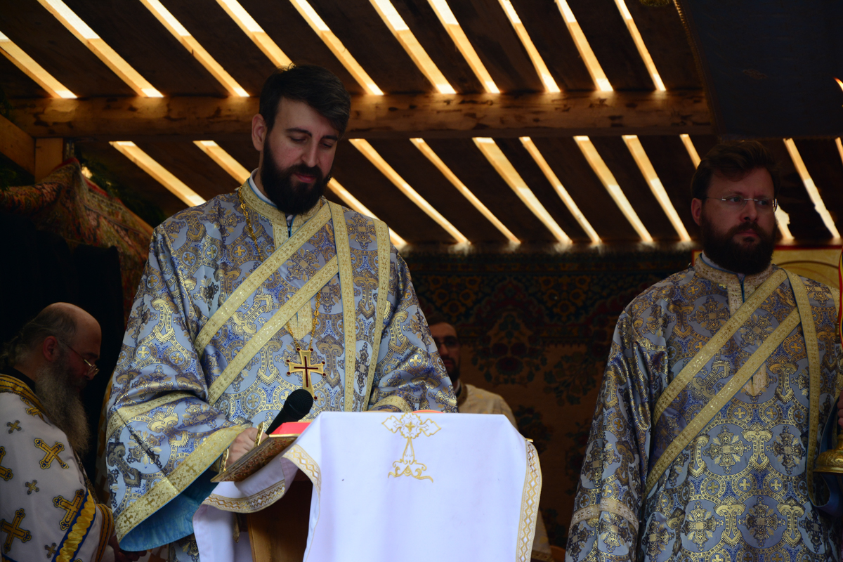 IPS Mitropolit Teofan, la Mănăstirea Tarcău: „Sfinții sunt cei care, prin taina smereniei lor, nu doresc să-l domine pe celălalt”