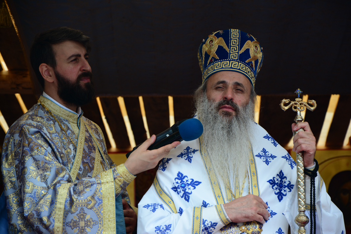 IPS Mitropolit Teofan, la Mănăstirea Tarcău: „Sfinții sunt cei care, prin taina smereniei lor, nu doresc să-l domine pe celălalt”