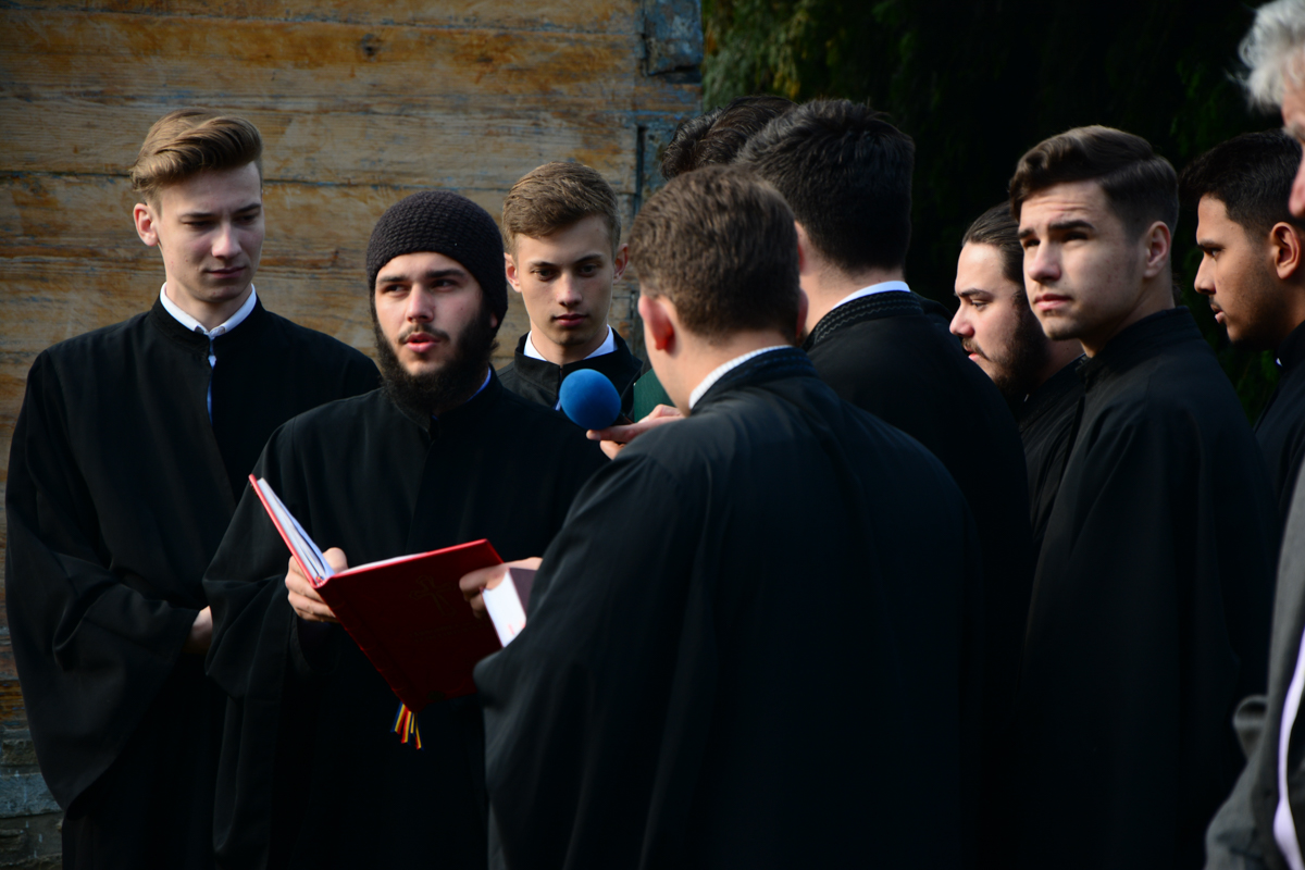 IPS Mitropolit Teofan, la Mănăstirea Tarcău: „Sfinții sunt cei care, prin taina smereniei lor, nu doresc să-l domine pe celălalt”