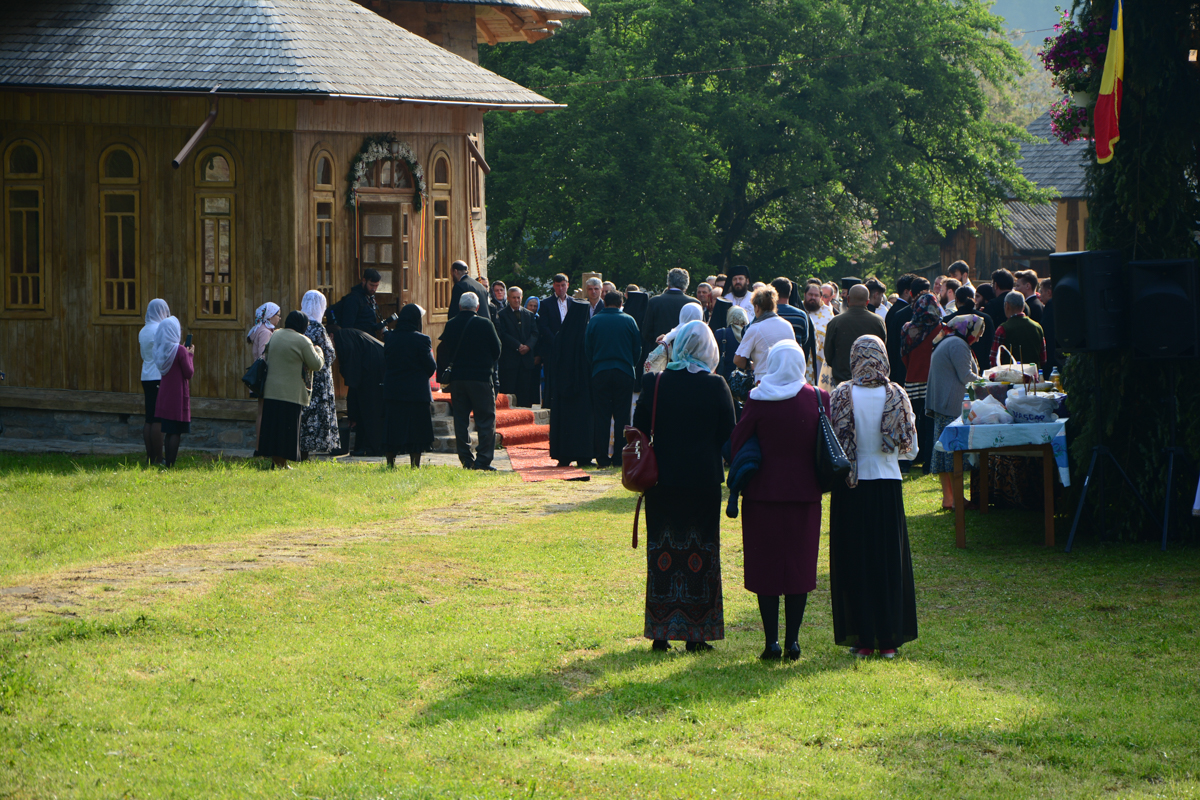 IPS Mitropolit Teofan, la Mănăstirea Tarcău: „Sfinții sunt cei care, prin taina smereniei lor, nu doresc să-l domine pe celălalt”