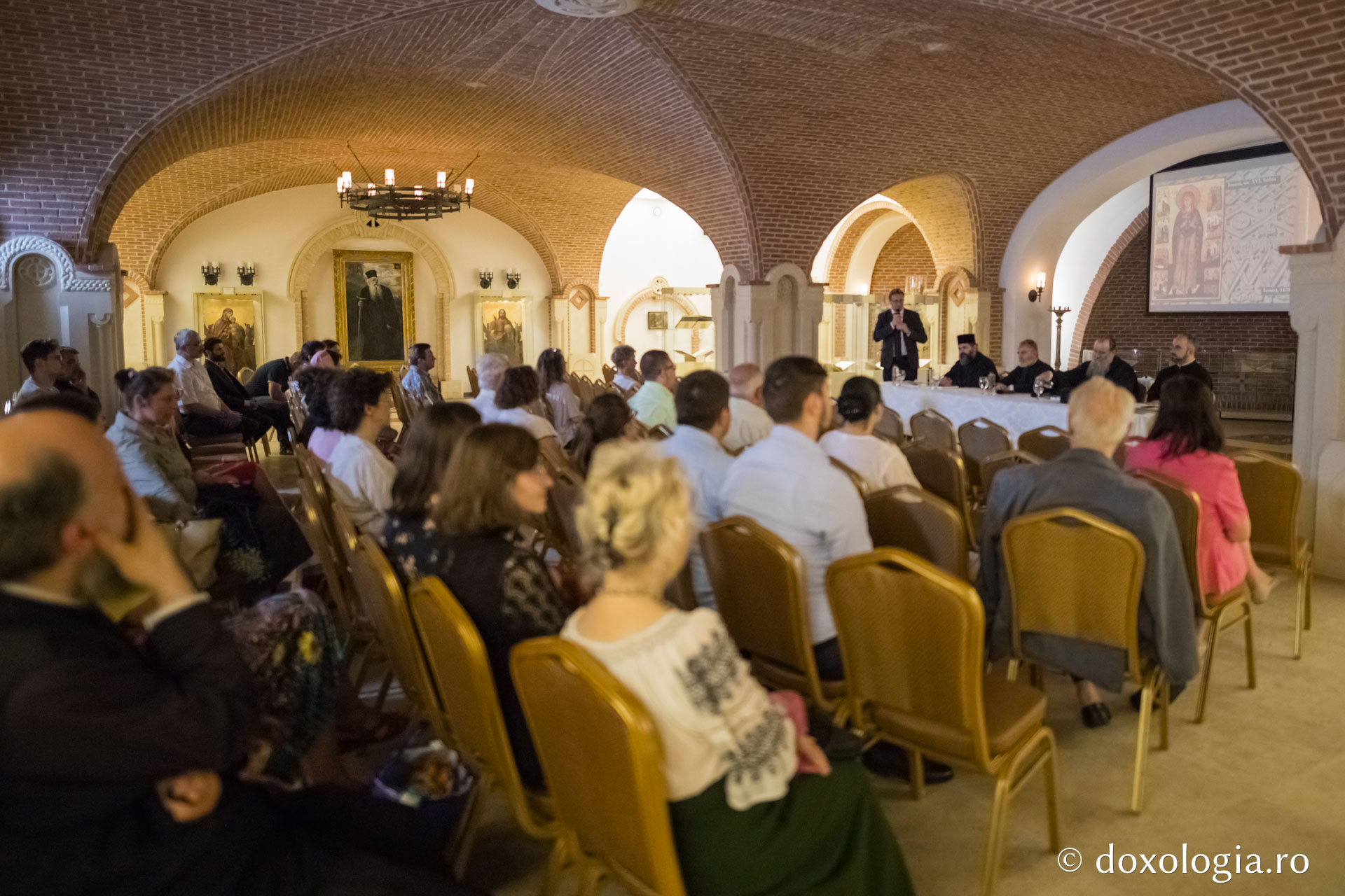 Despre binefacerile Sfintei Cuvioase Parascheva la Muzeul Mitropolitan din Iași