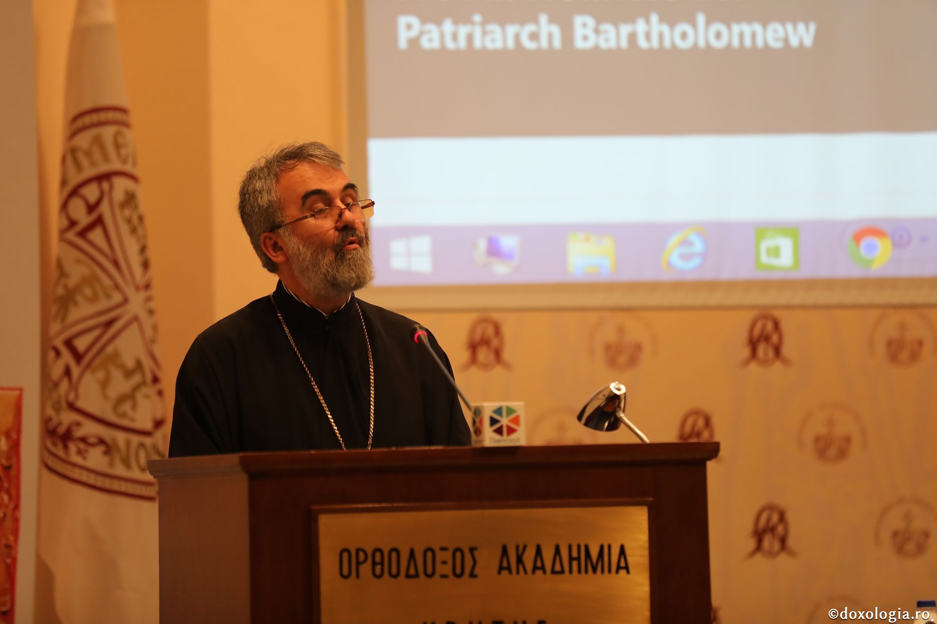 Părintele Zaharia Zaharou, la DMOPC18: „Tehnologia digitală Îi slujește sau Îl înlătură pe Dumnezeu din Biserică?”