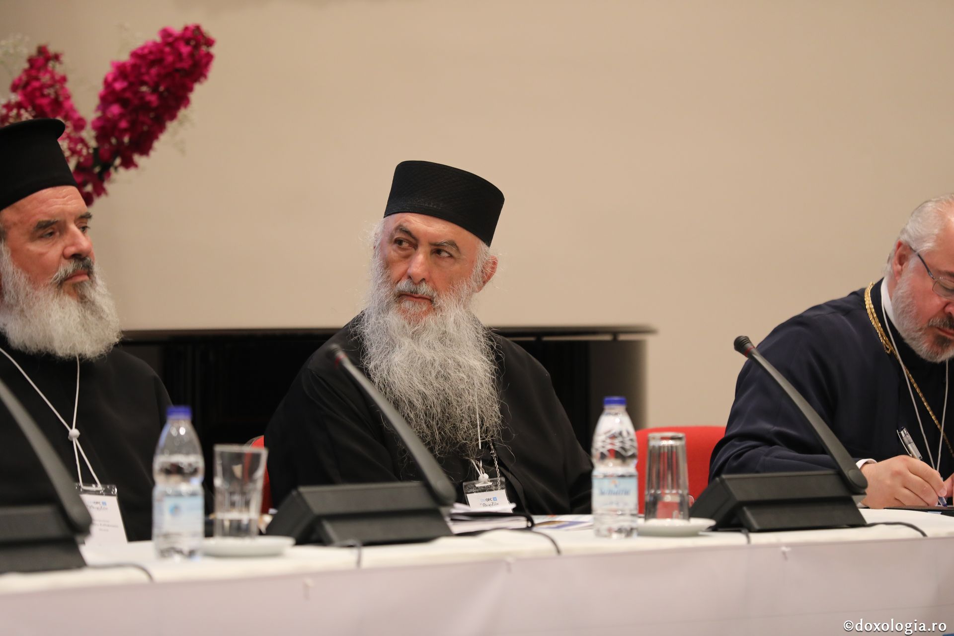 Părintele Zaharia Zaharou, la DMOPC18: „Tehnologia digitală Îi slujește sau Îl înlătură pe Dumnezeu din Biserică?”