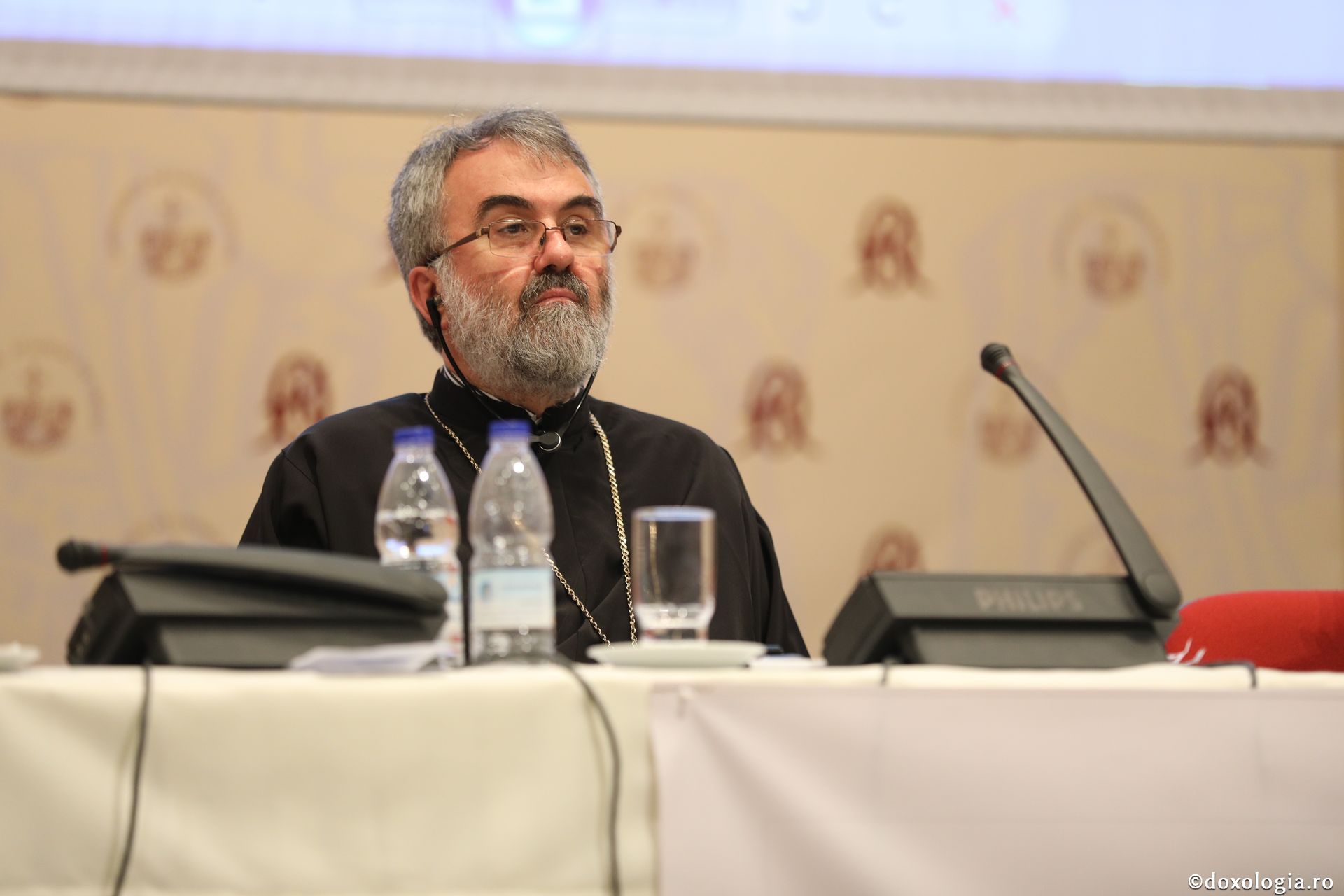 Părintele Zaharia Zaharou, la DMOPC18: „Tehnologia digitală Îi slujește sau Îl înlătură pe Dumnezeu din Biserică?”