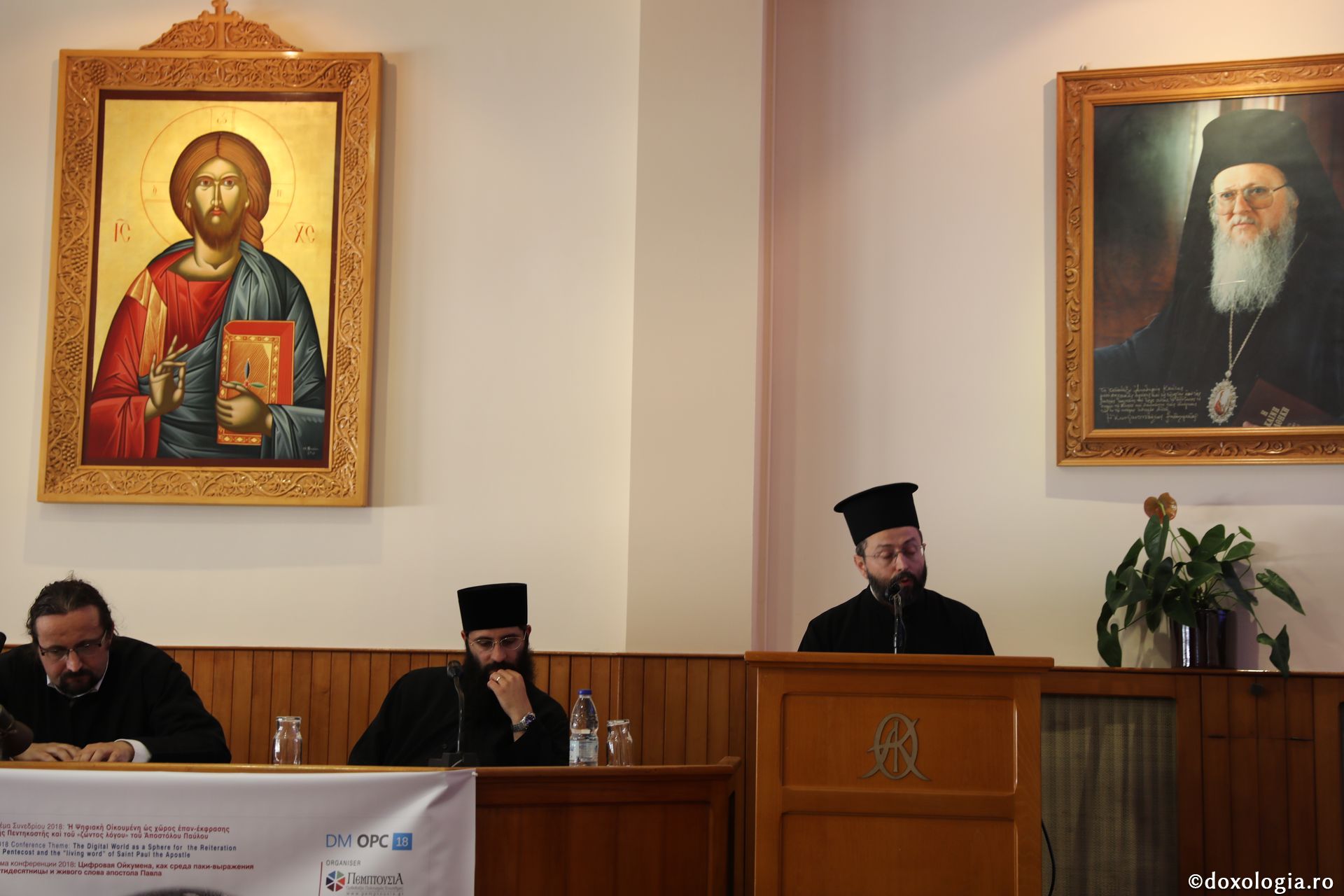 Părintele Zaharia Zaharou, la DMOPC18: „Tehnologia digitală Îi slujește sau Îl înlătură pe Dumnezeu din Biserică?”