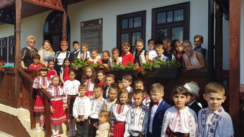 Serbare școlară la Muzeul etnografic Casa Vlădicăi