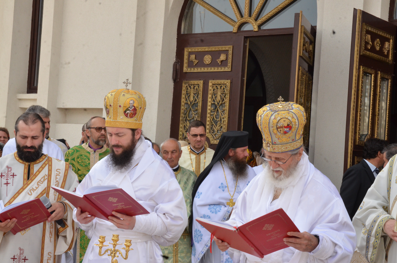 Catedrala „Învierea Domnului” din Fălticeni, sfințită în prezența a 3000 de credincioși