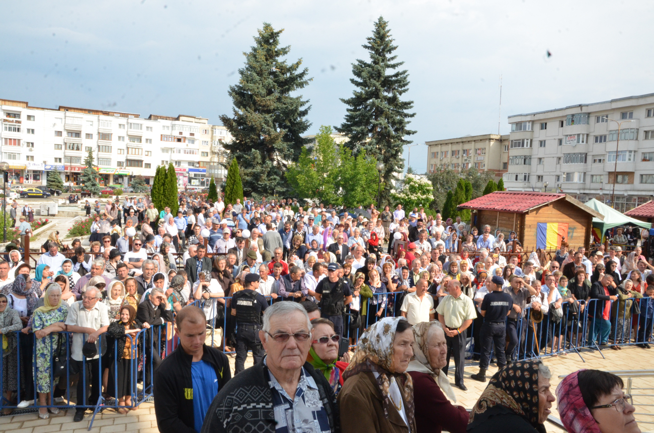 Catedrala „Învierea Domnului” din Fălticeni, sfințită în prezența a 3000 de credincioși