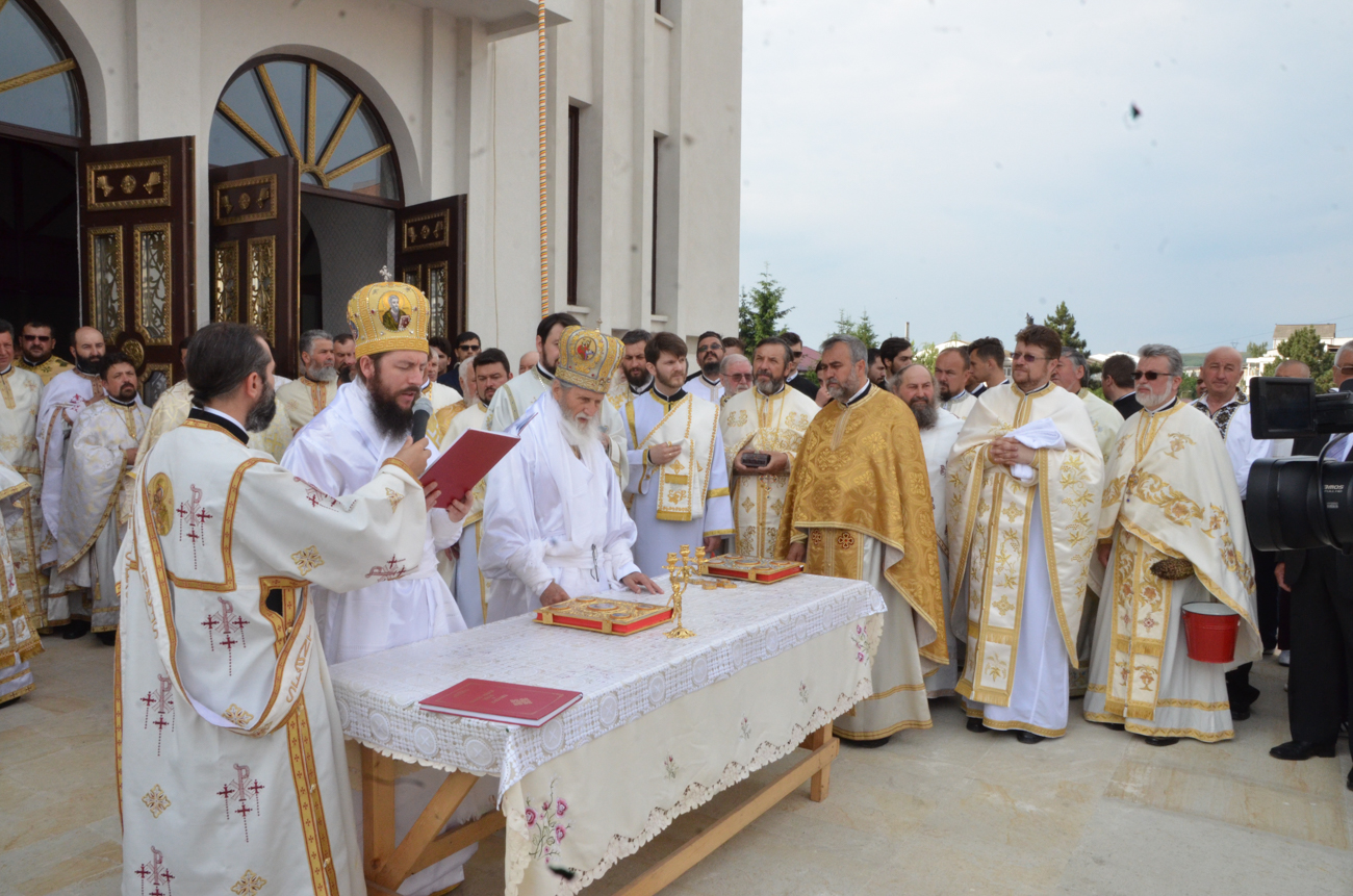 Catedrala „Învierea Domnului” din Fălticeni, sfințită în prezența a 3000 de credincioși