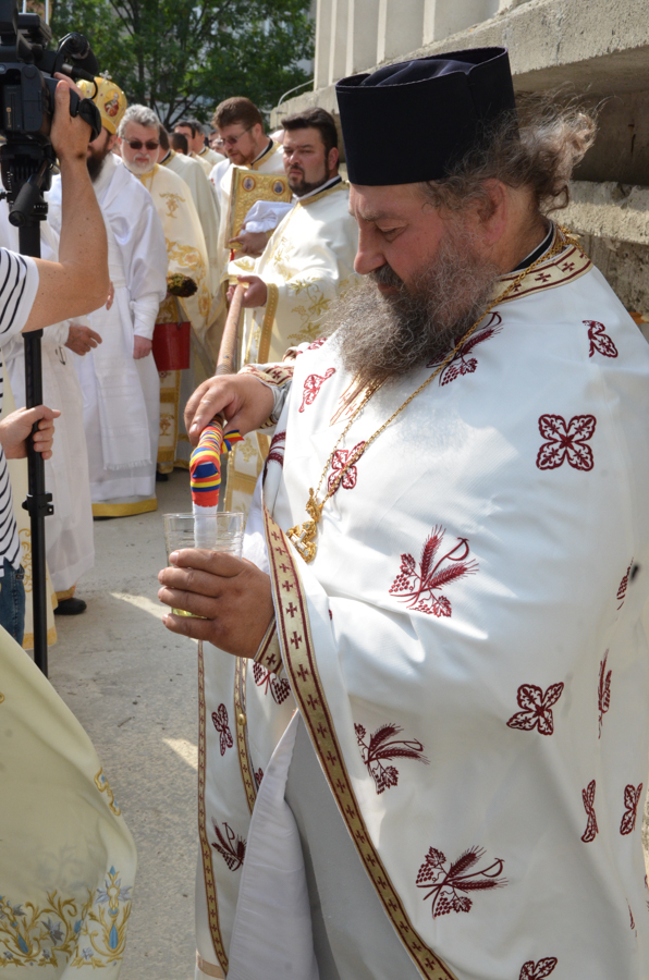 Catedrala „Învierea Domnului” din Fălticeni, sfințită în prezența a 3000 de credincioși