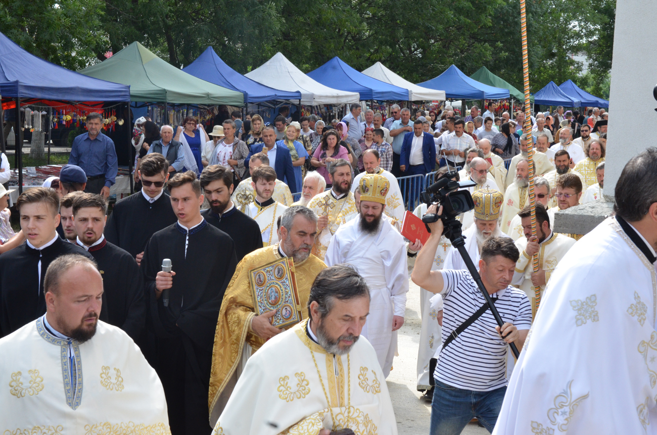 Catedrala „Învierea Domnului” din Fălticeni, sfințită în prezența a 3000 de credincioși