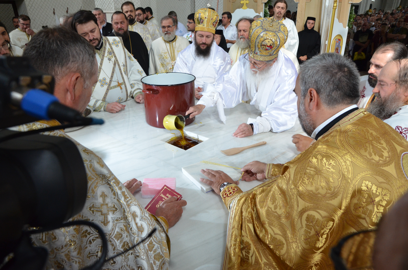 Catedrala „Învierea Domnului” din Fălticeni, sfințită în prezența a 3000 de credincioși