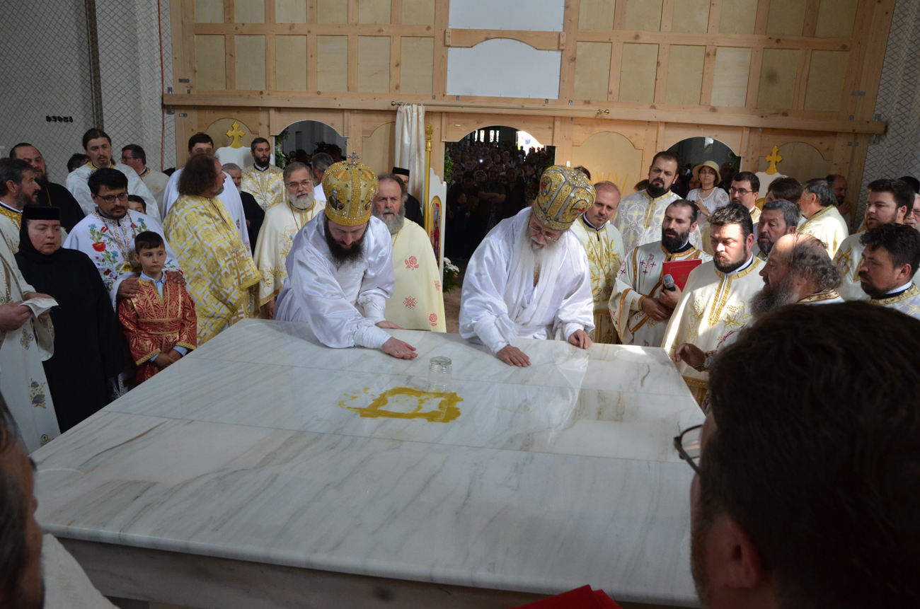 Catedrala „Învierea Domnului” din Fălticeni, sfințită în prezența a 3000 de credincioși