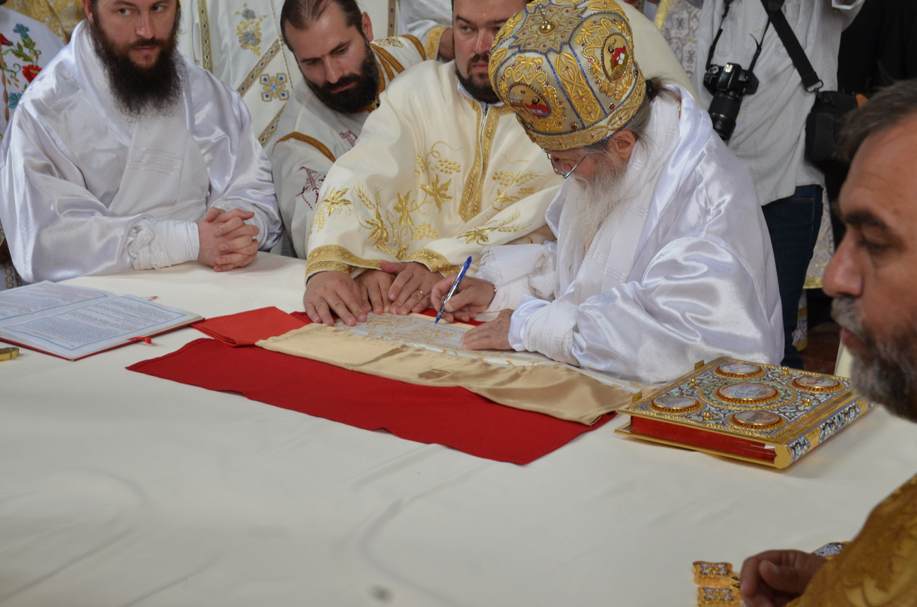 Catedrala „Învierea Domnului” din Fălticeni, sfințită în prezența a 3000 de credincioși