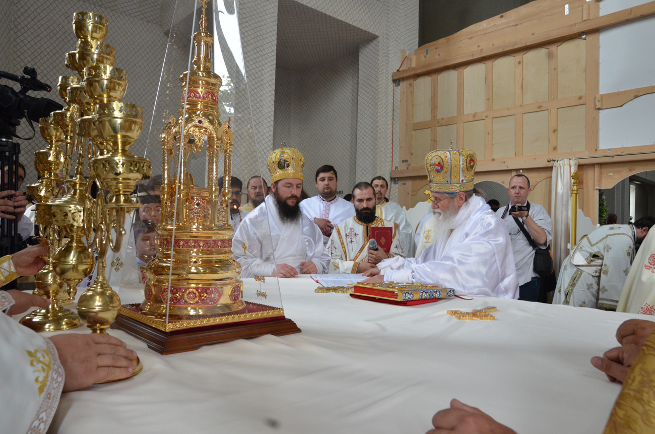 Catedrala „Învierea Domnului” din Fălticeni, sfințită în prezența a 3000 de credincioși