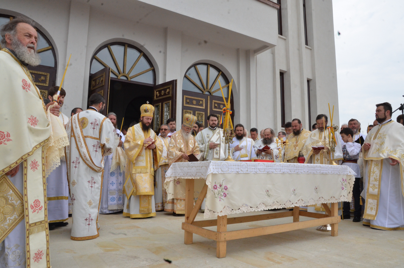 Catedrala „Învierea Domnului” din Fălticeni, sfințită în prezența a 3000 de credincioși