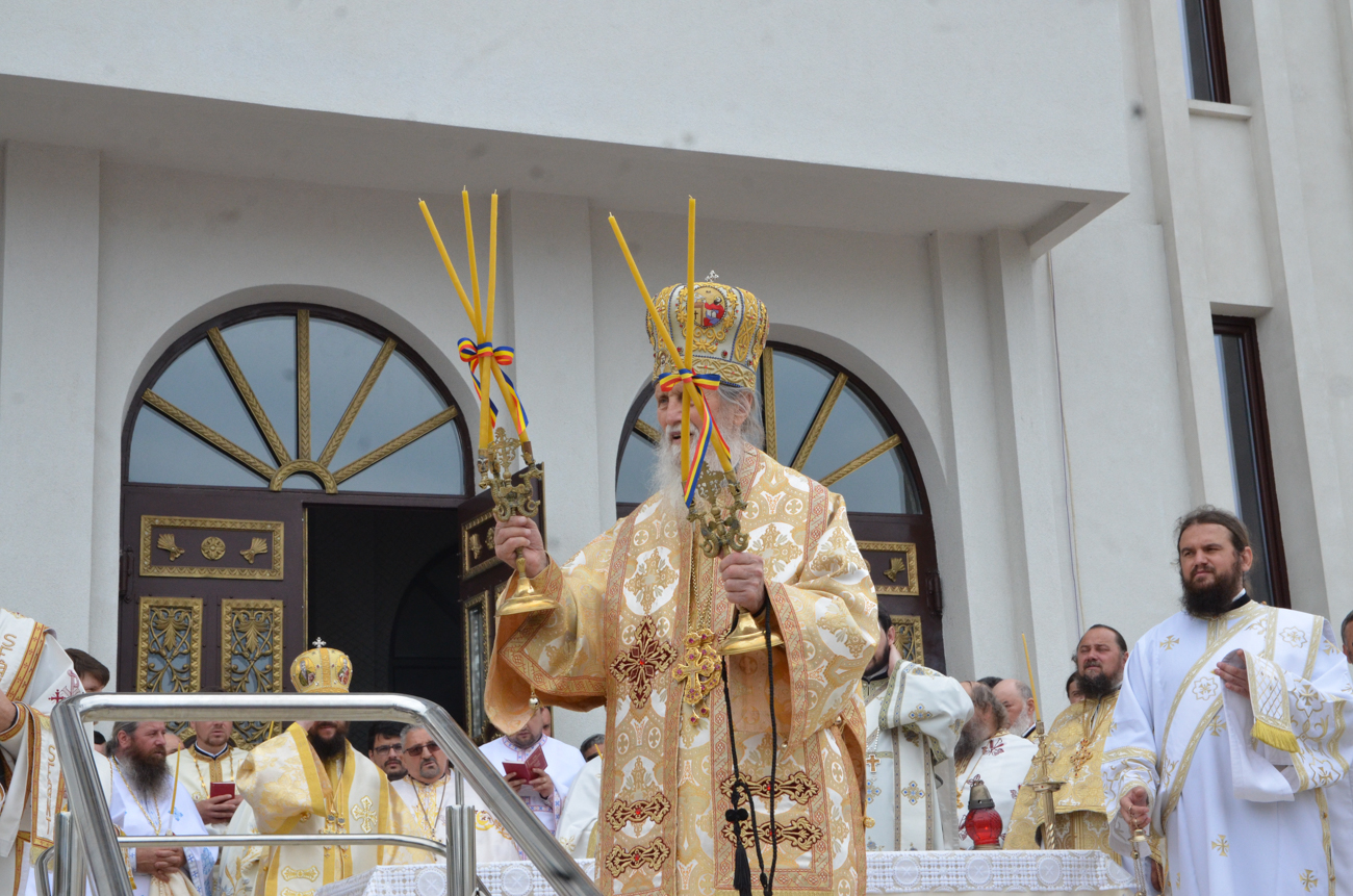 Catedrala „Învierea Domnului” din Fălticeni, sfințită în prezența a 3000 de credincioși