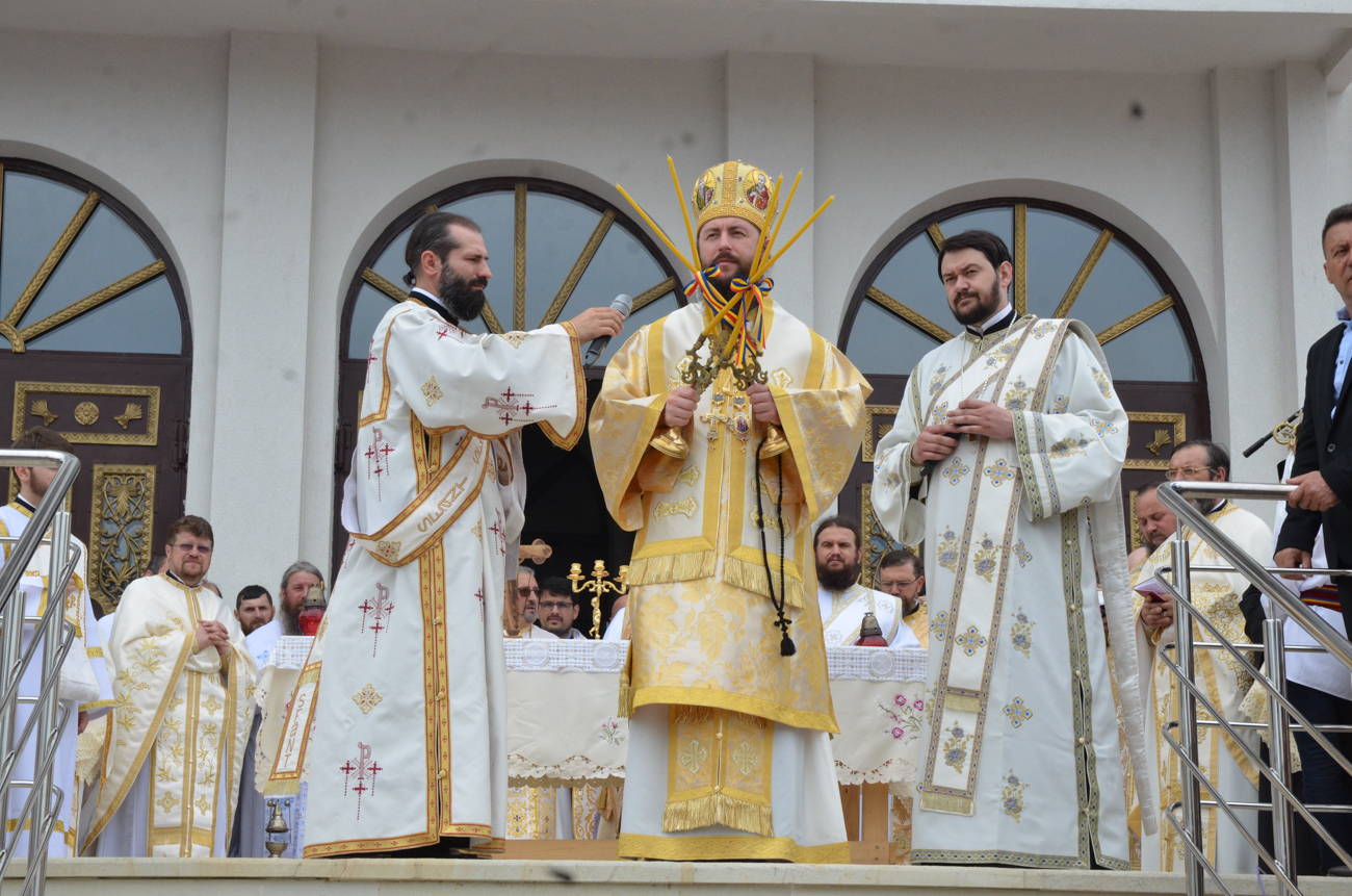 Catedrala „Învierea Domnului” din Fălticeni, sfințită în prezența a 3000 de credincioși