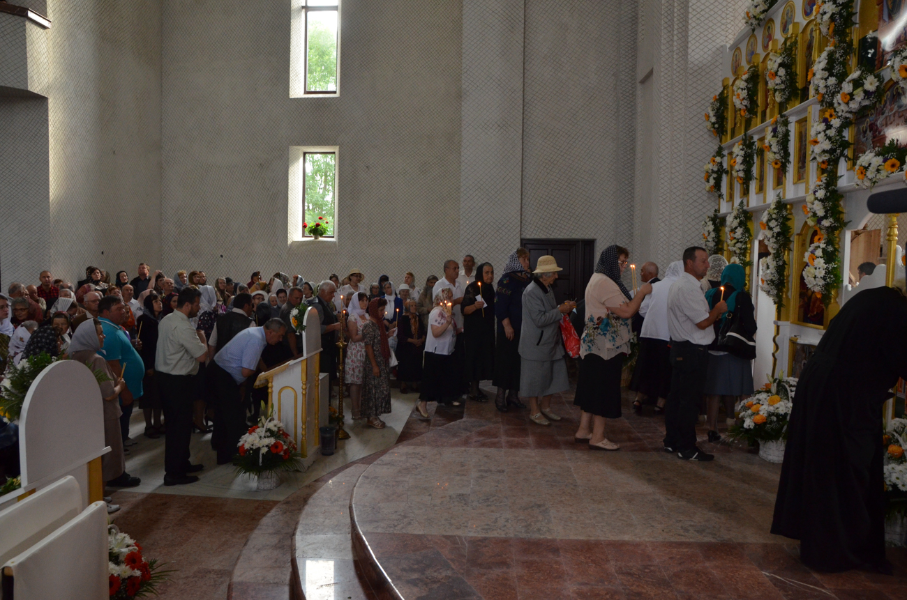 Catedrala „Învierea Domnului” din Fălticeni, sfințită în prezența a 3000 de credincioși