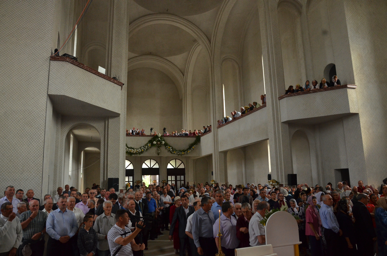 Catedrala „Învierea Domnului” din Fălticeni, sfințită în prezența a 3000 de credincioși