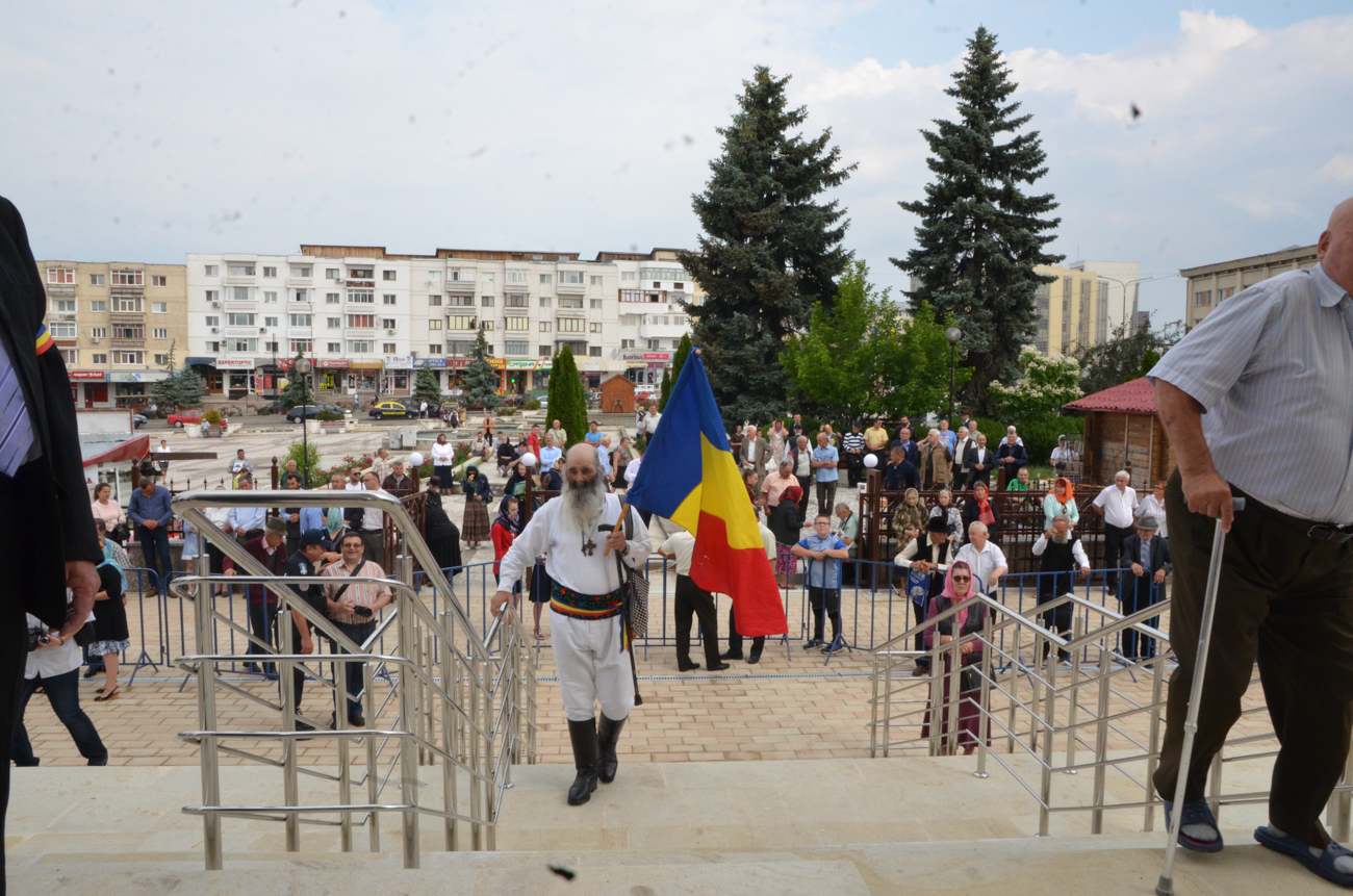 Catedrala „Învierea Domnului” din Fălticeni, sfințită în prezența a 3000 de credincioși