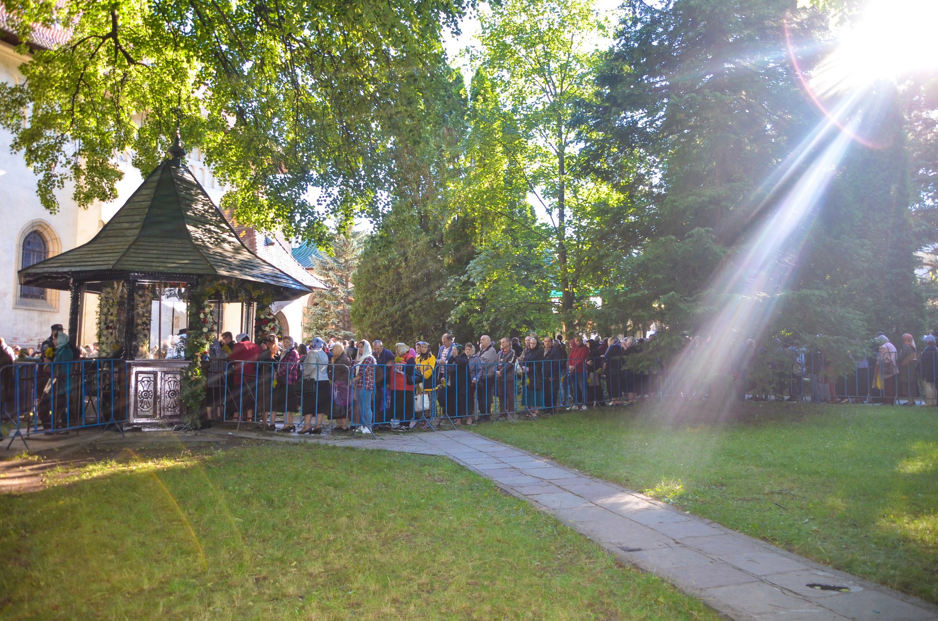 Hramul cel mare al Sucevei: „A-l iubi pe celălalt este o purtare de cruce continuă”