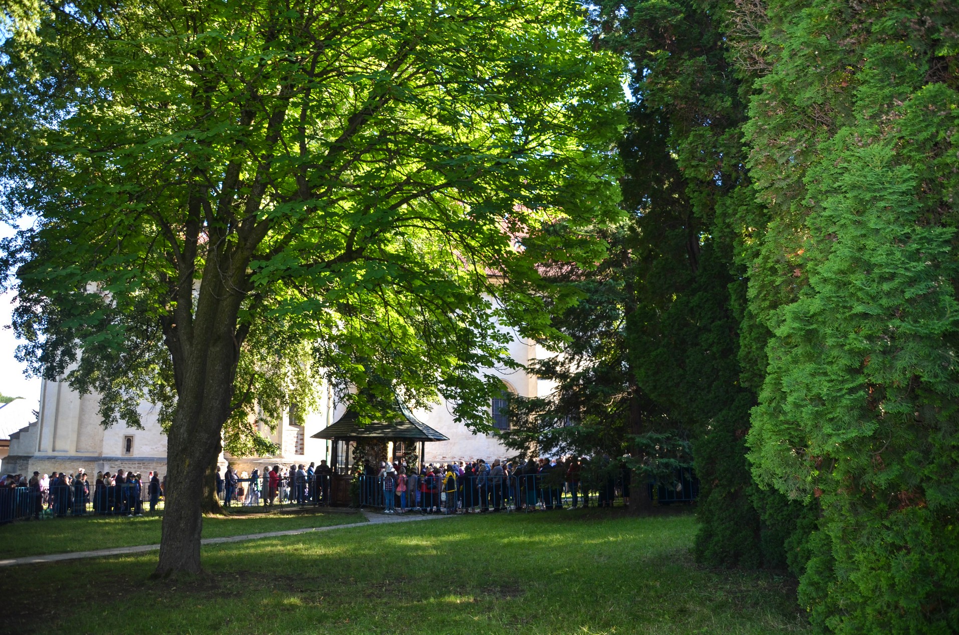 Hramul cel mare al Sucevei: „A-l iubi pe celălalt este o purtare de cruce continuă”