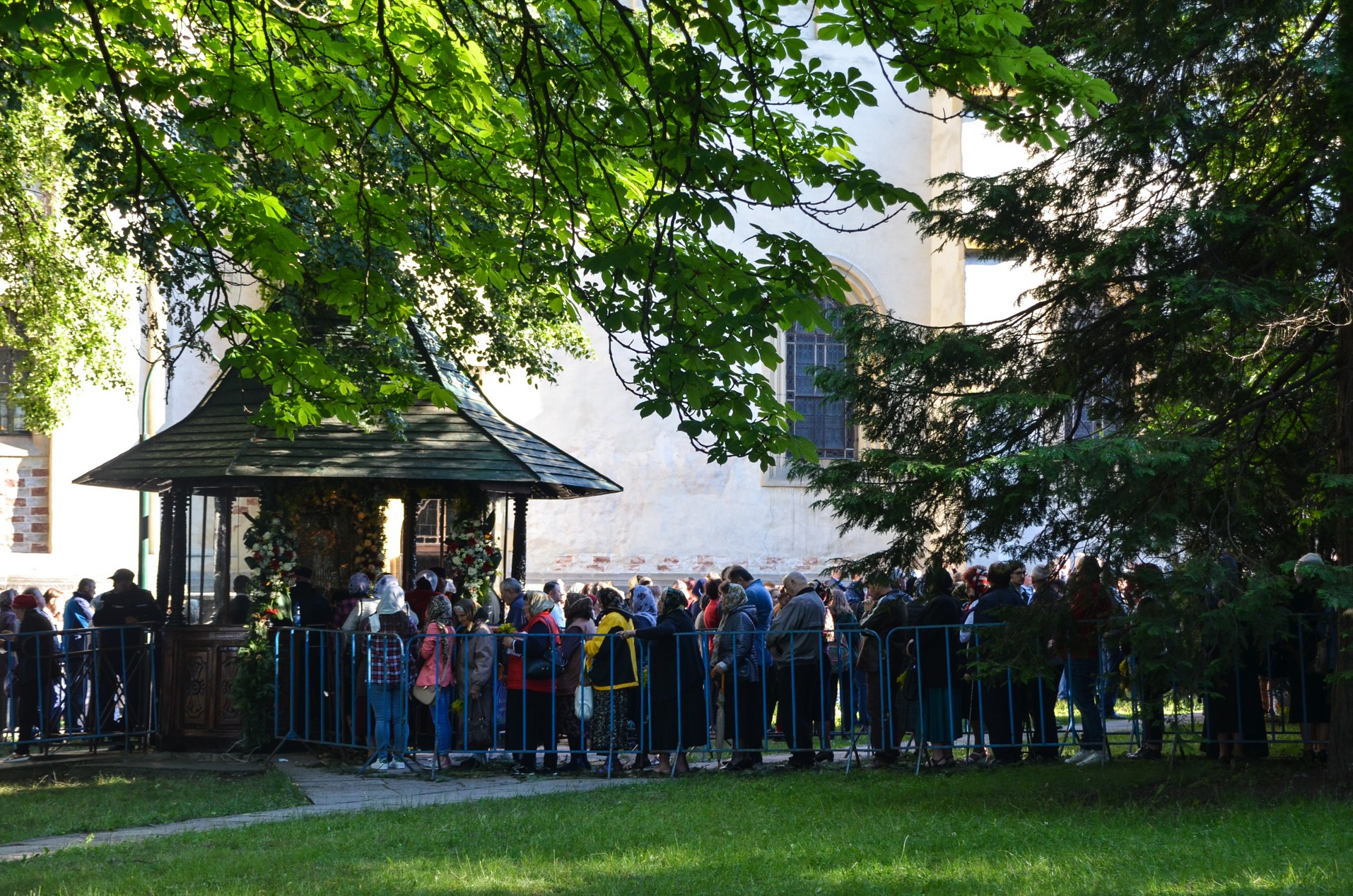 Hramul cel mare al Sucevei: „A-l iubi pe celălalt este o purtare de cruce continuă”