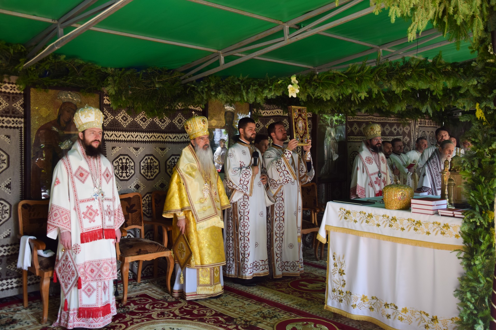 Hramul cel mare al Sucevei: „A-l iubi pe celălalt este o purtare de cruce continuă”