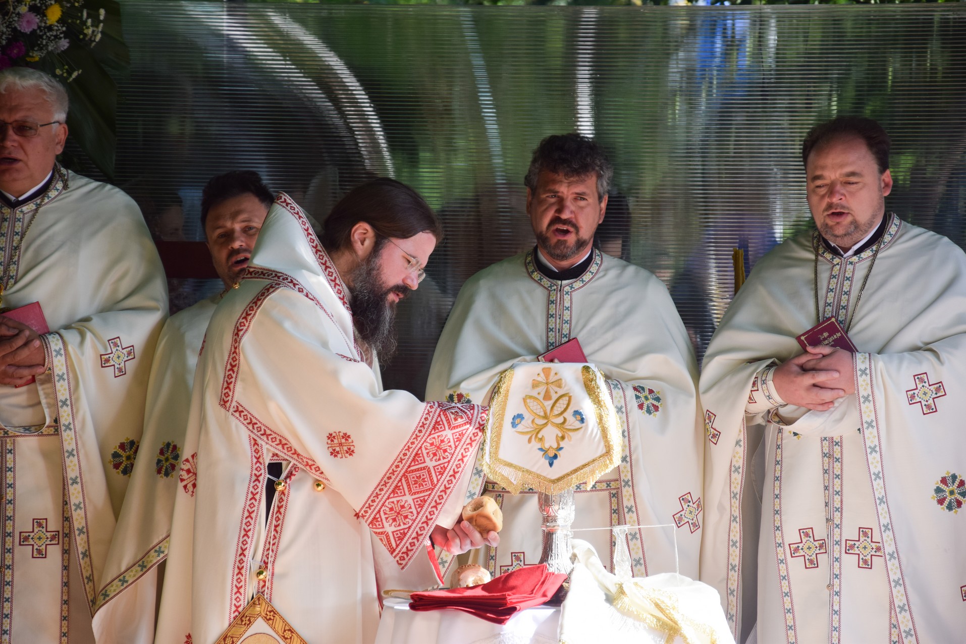 Hramul cel mare al Sucevei: „A-l iubi pe celălalt este o purtare de cruce continuă”