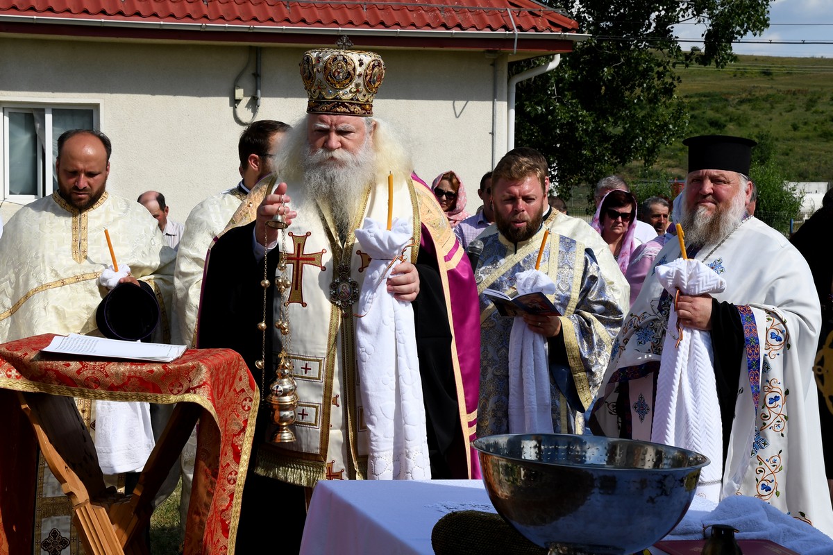 Rugăciuni arhiereşti în Parohia Ipatele