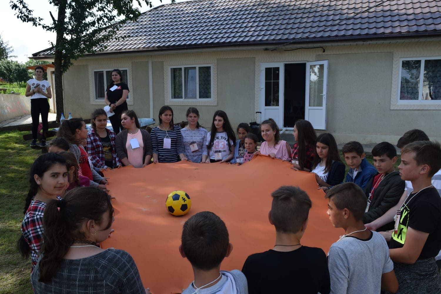 „Tabăra din pridvorul satului”, la Tătăruși