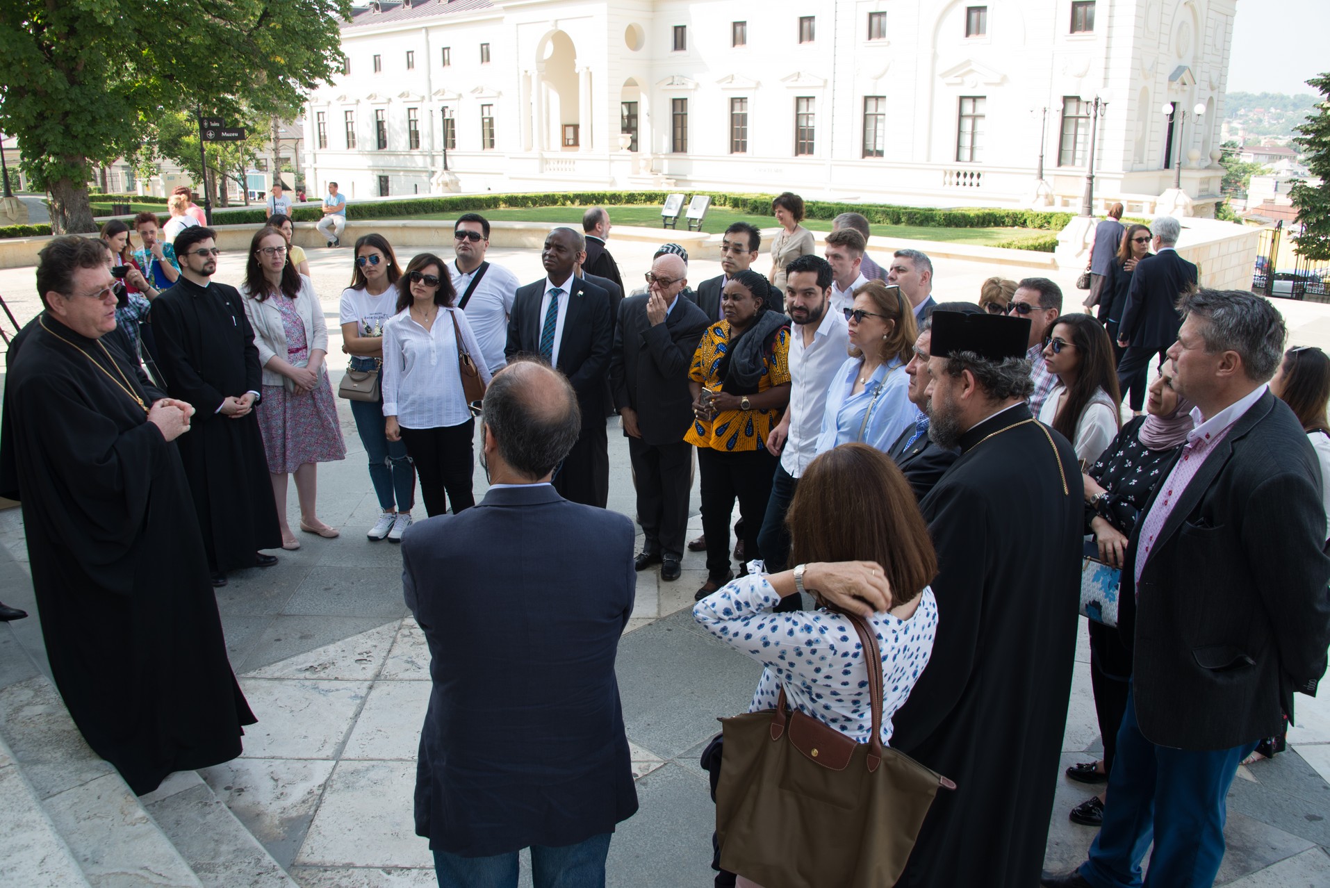 Reprezentanți din 22 de ambasade, în vizită la Ansamblul Mitropolitan din Iași