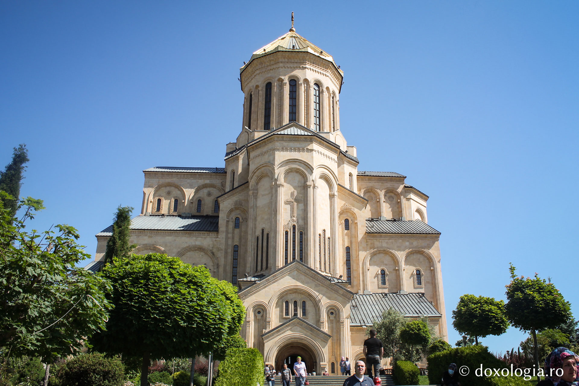 (Foto) Catedrala Sameba din capitala Georgiei – al treilea cel mai înalt lăcaş de cult ortodox din întreaga lume