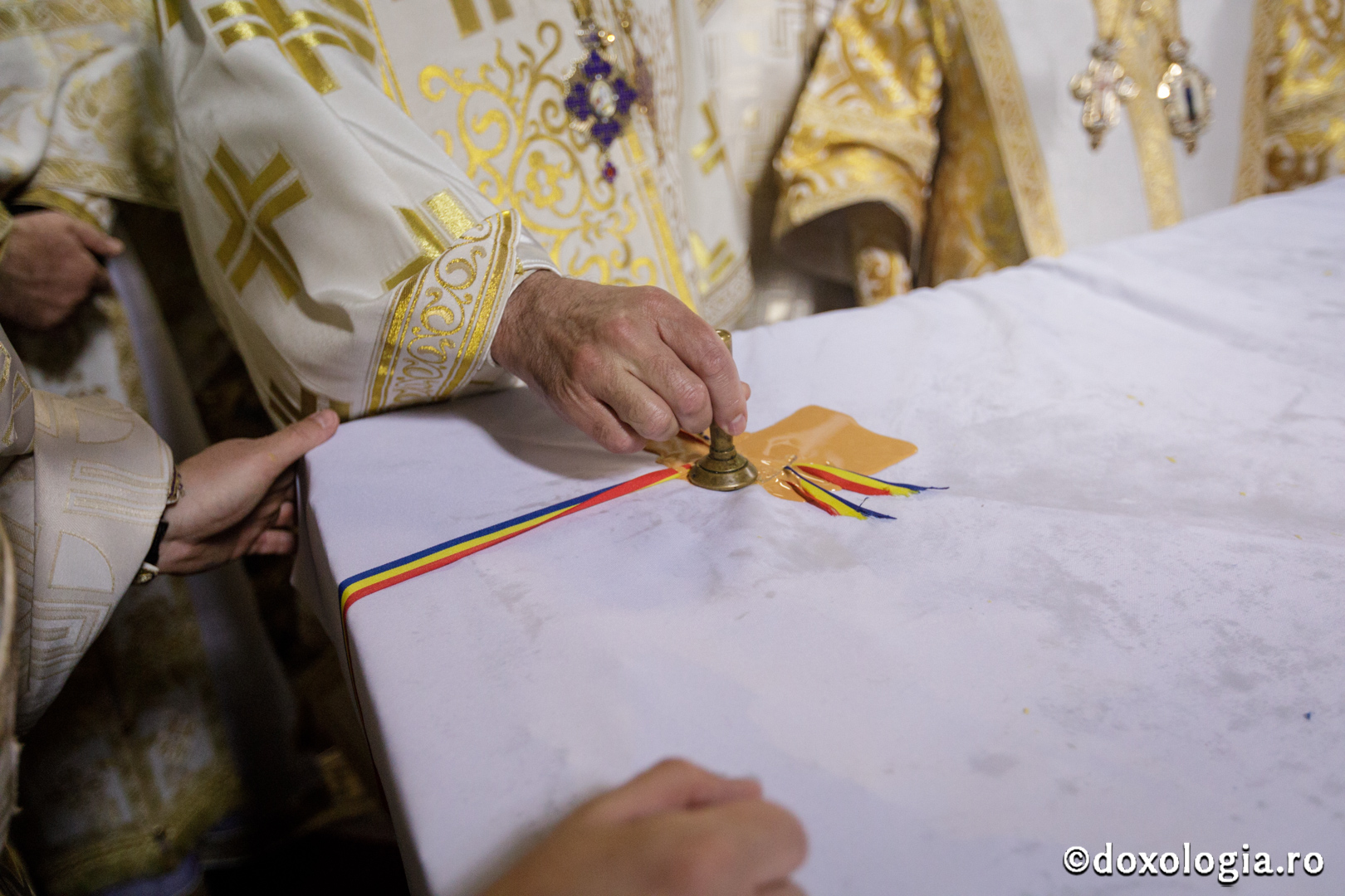 Foto: Oana Nechifor Resfințire la Hârlău: „Mulțumim lui Dumnezeu că biserica aceasta stă în picioare de atâtea sute de ani”