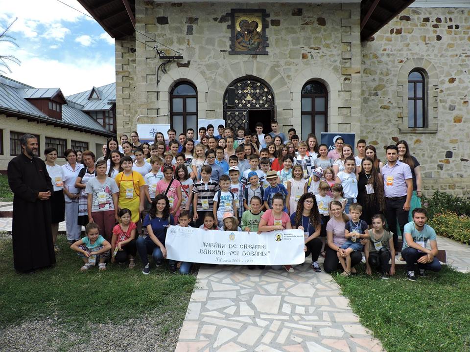 Vara o petrecem în tabără!