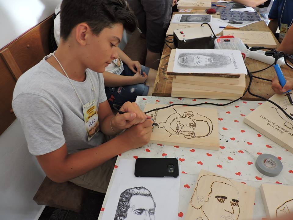 Vara o petrecem în tabără!