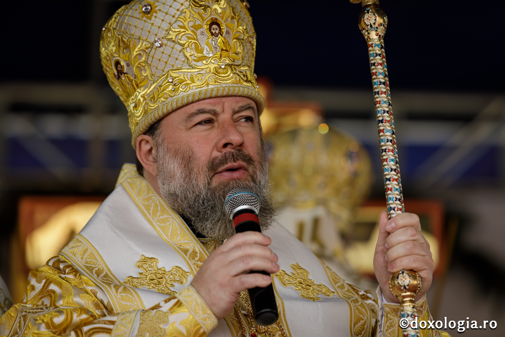 Foto: Oana Nechifor Resfințire la Hârlău: „Mulțumim lui Dumnezeu că biserica aceasta stă în picioare de atâtea sute de ani”